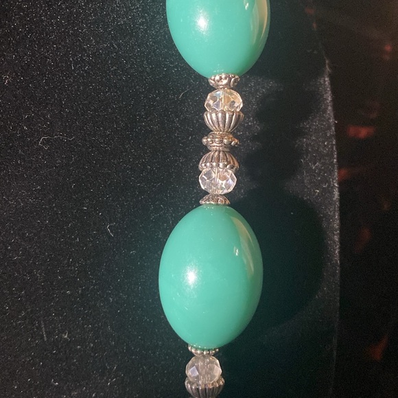 Adjustable 14”-16” beautiful turquoise and silver toned beaded necklace. - Picture 3 of 6